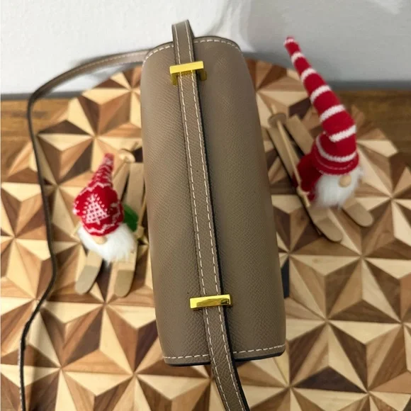 Hermes Tan Crossbody Bag with Gold Detail - Picture 4 of 8